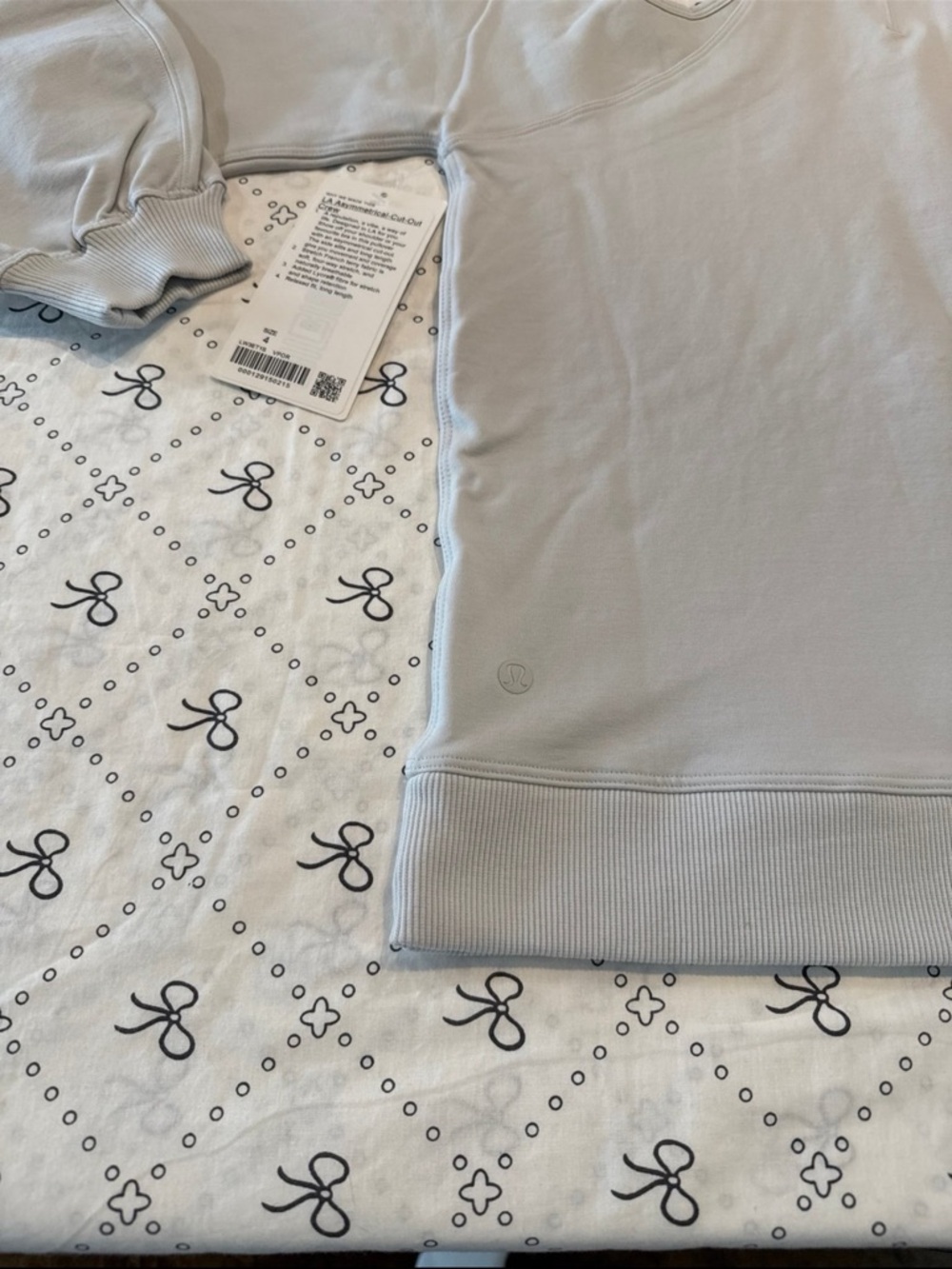 Lululemon NWT grey LA Asymmetrical-Cut-Out Crew size 4 - Picture 9 of 10